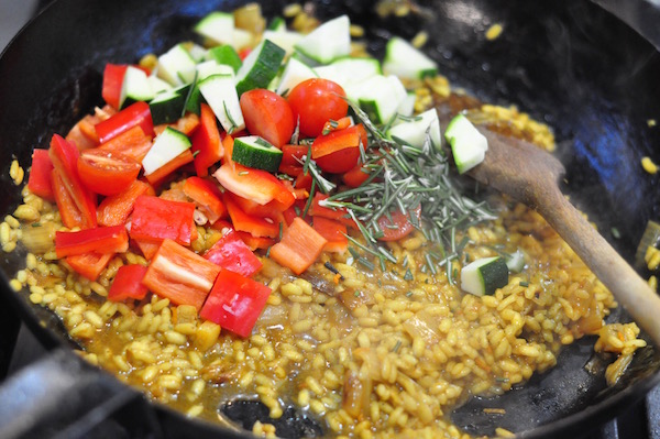 paella-with-added-veg-600px