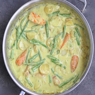 rsz_cooking_curry_with_greenbeans_600px