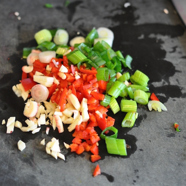 chopped chilli spring onion, garlic and chilli 600px