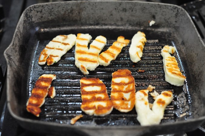 grilling halloumi